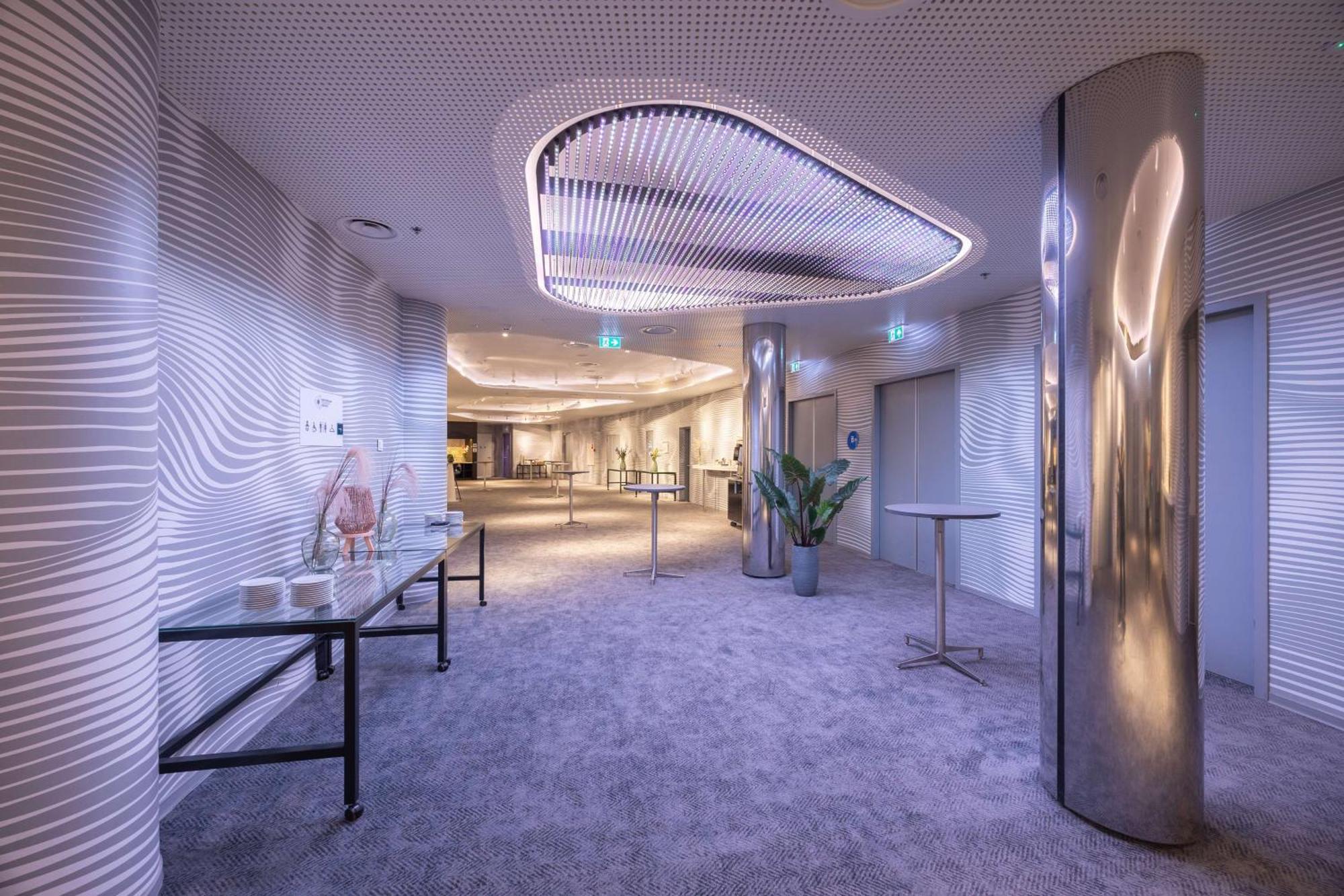 Park Inn By Radisson Amsterdam City West Esterno foto The interior of the hotel