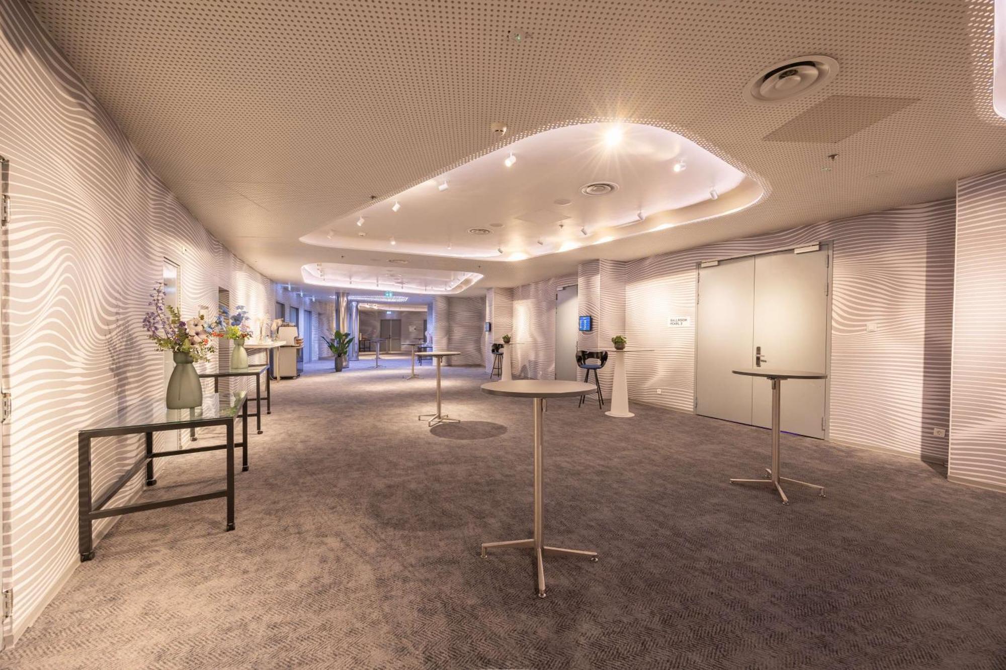 Park Inn By Radisson Amsterdam City West Esterno foto The meeting room of the hotel