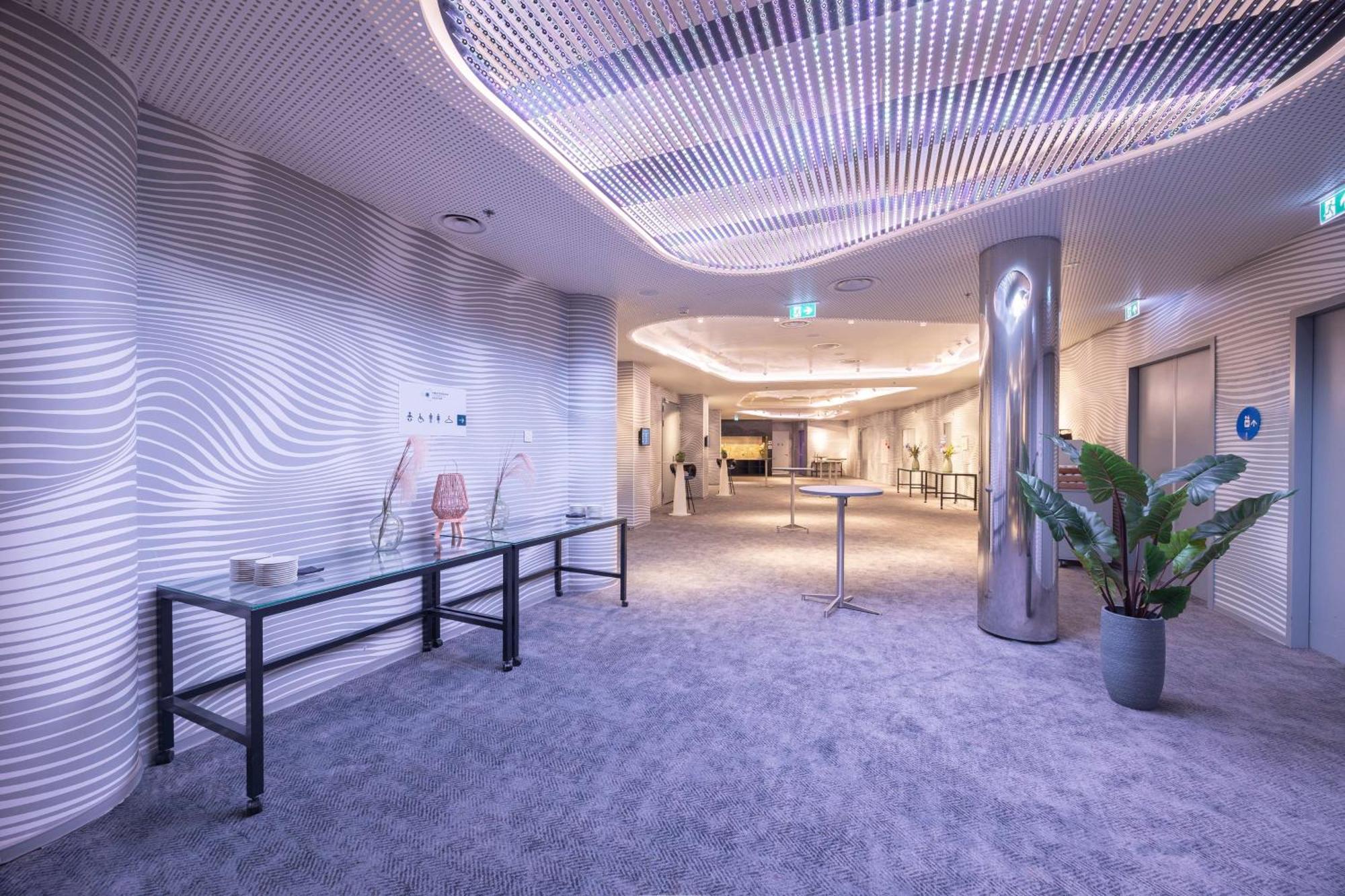 Park Inn By Radisson Amsterdam City West Esterno foto The interior of the hotel
